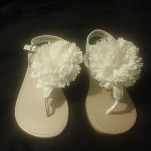 Girls sz 9 white flower sandals
